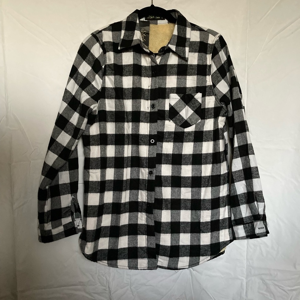 NWT Style One, Large, white/black Buffalo plaid button-up blouse with lining